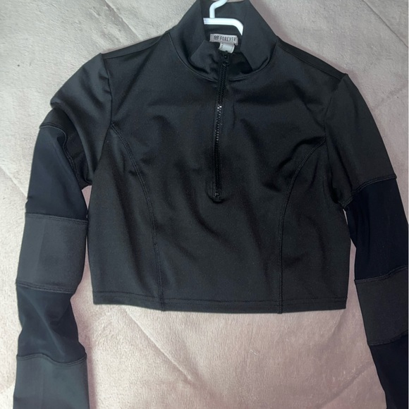 FOREVER 21 ATHLETIC TOP - Picture 1 of 3